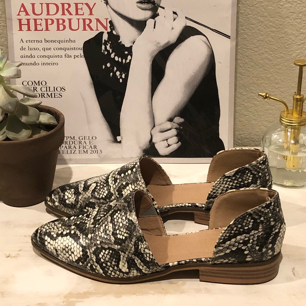 Snake skin flats ⭐️
